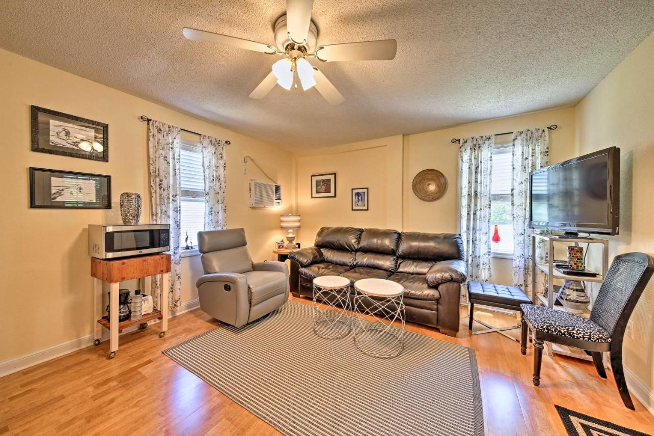 With Patio - Half Mile Walk To Beach! Apartment *