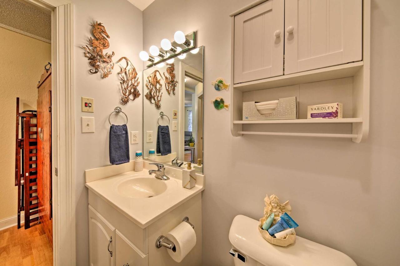 Apartment With Patio - Half Mile Walk To Beach! *