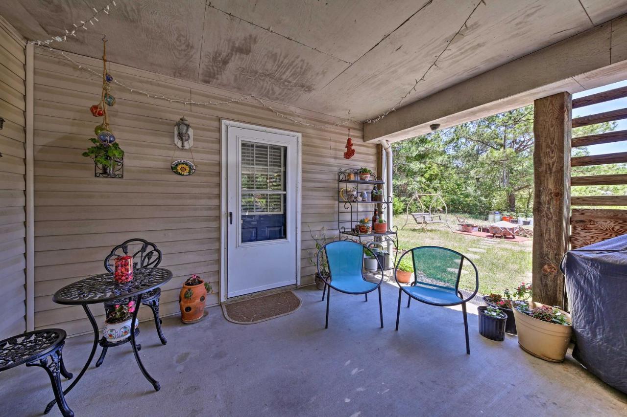 Apartment With Patio - Half Mile Walk To Beach!